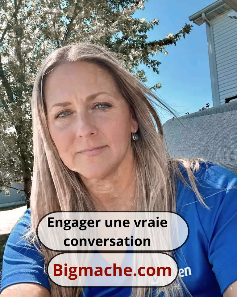 Femme souriante assise à l'extérieur avec le texte "Engager une vraie conversation - Bigmache.com"